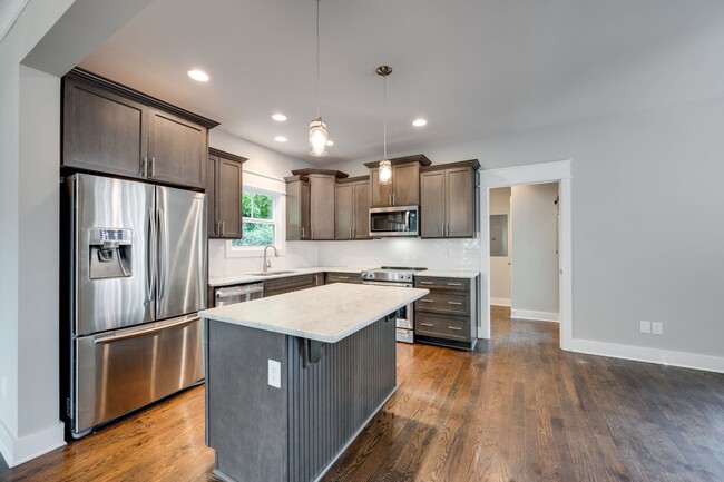 Building Photo - Beautiful 3-bed, 2.5-bath home offering 2,003 sq ft in the heart of East Nashville