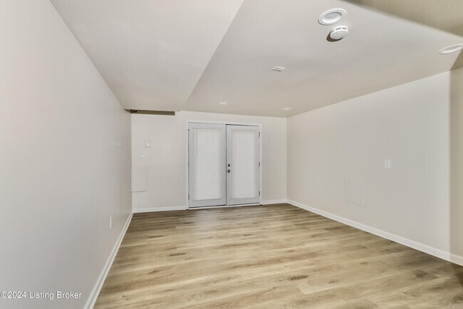 Building Photo - 9104 Royal Oak Dr