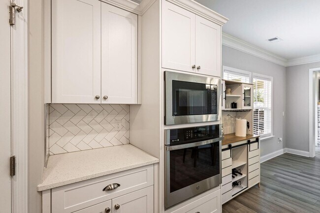 Building Photo - 3580 Hilltop Trl