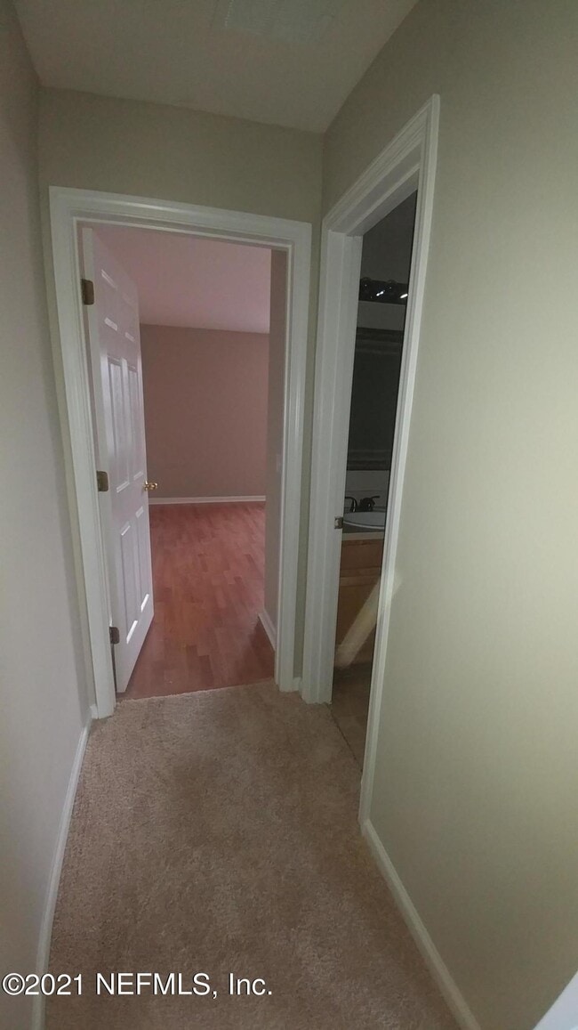 Building Photo - 401 Scrub Jay Dr