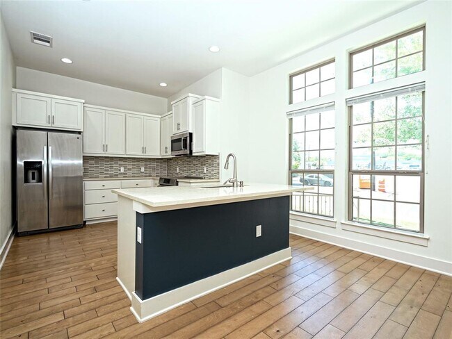 Building Photo - 5309 William Holland Ave