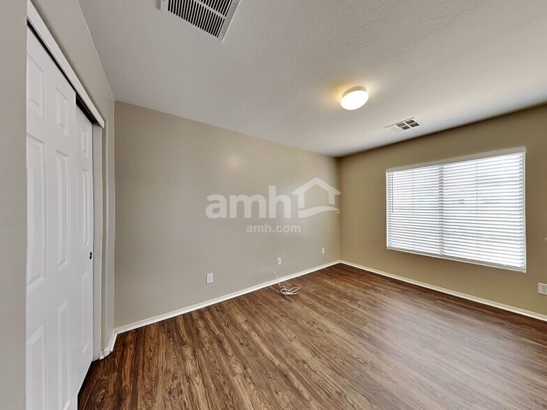 Building Photo - 99 S 165th Dr