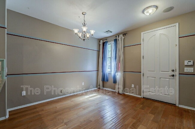 Building Photo - 885 S Osborn Ln