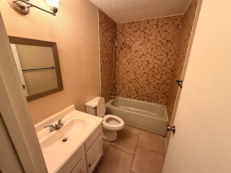 Building Photo - 5910 Lubbers Way