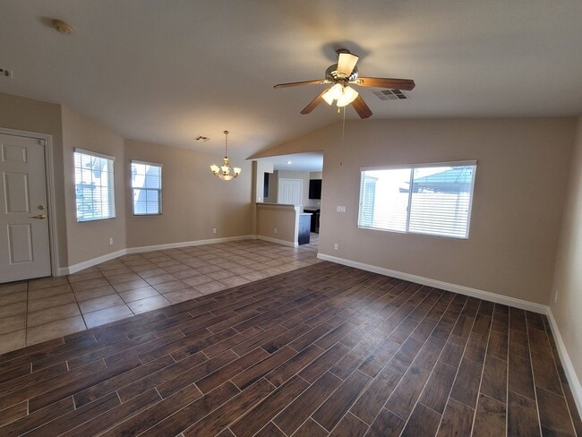 Building Photo - Beautiful Single Story Town Home in Mountains Edge Community