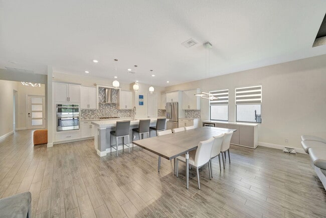 Building Photo - 8720 E Baypoint Cir