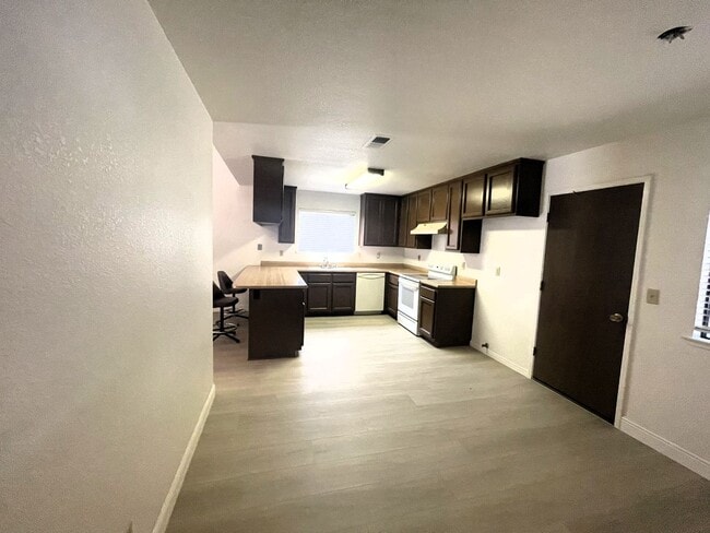 Building Photo - 3 Bedroom home in Sunset Park Subdivision