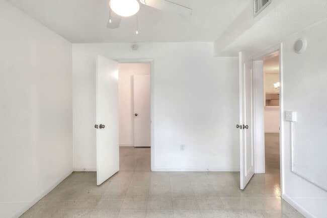 Building Photo - 2-Bedroom, 1-Bathroom Condo in Winter Haven