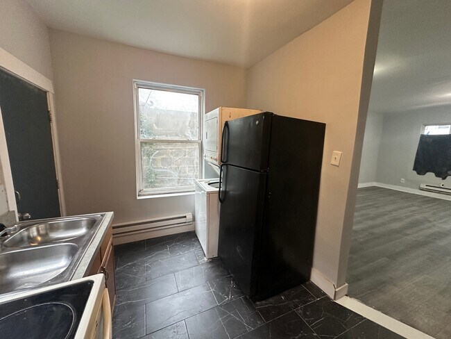 Building Photo - 3911 N Percy St