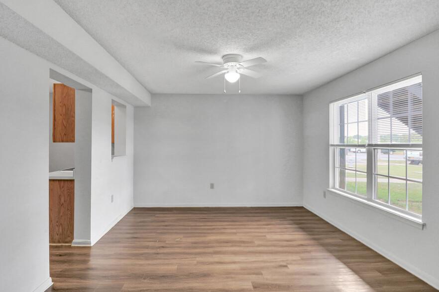 Living Room Southwind Place Apartments - Southwind Apartments