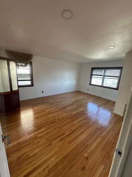 Building Photo - 109-19 Ditmars Blvd