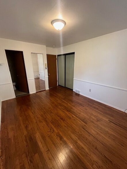 Building Photo - 27030 Berkshire Dr