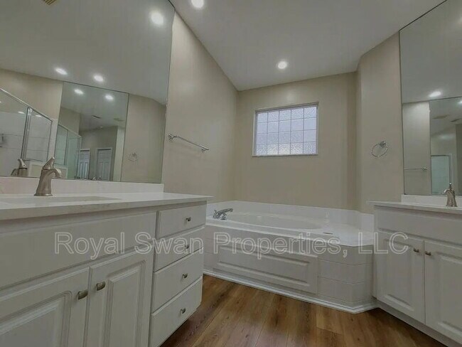Building Photo - 611 Grasslands Village Cir