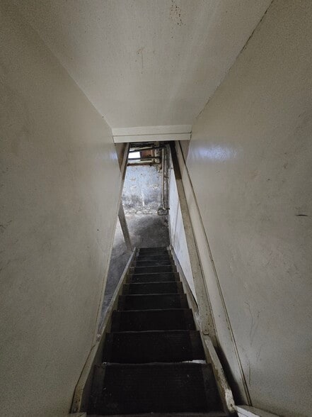 Building Photo - 526 Richmond Ave