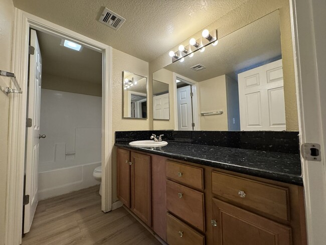 Building Photo - Melrose District 2 Bed Condo - Half Off First and Second Month