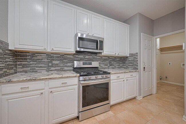 Building Photo - 7407 Golden Star Dr
