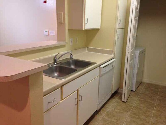 Building Photo - 2010 E Palm Ave