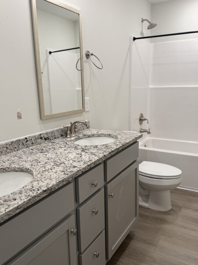 Building Photo - 424 Kohn Dr