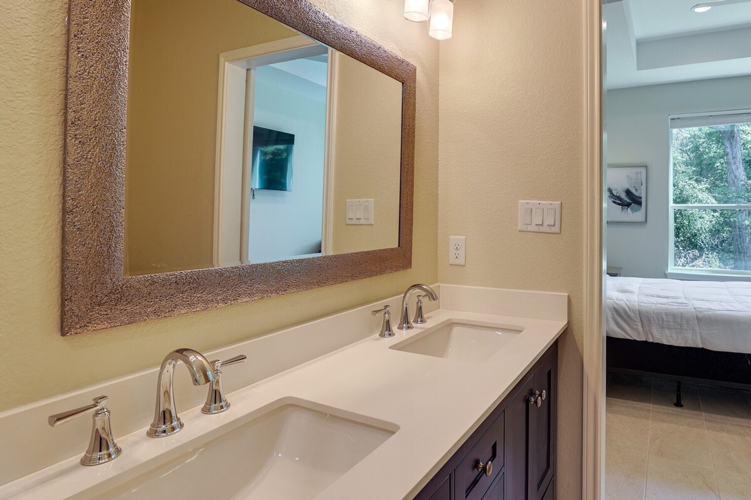 Building Photo - 11931 Lakeview Manor Dr