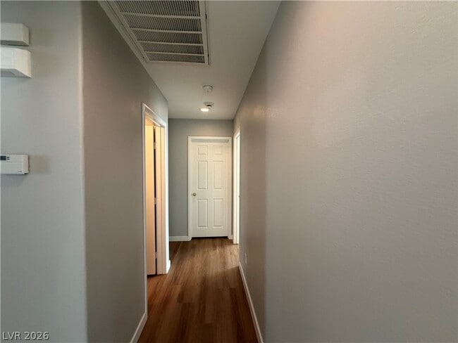 Building Photo - 2139 Meadow Green Ave