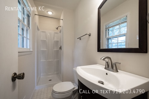 Building Photo - 9151 Somerset Dr