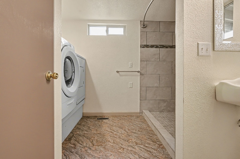 Building Photo - 450 Elm Ct