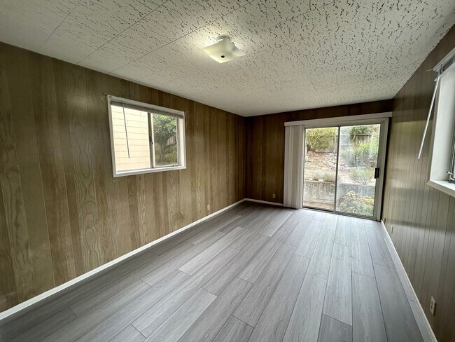 Building Photo - 1827 9th Ave