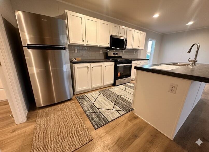 Building Photo - 18 Jubilee St