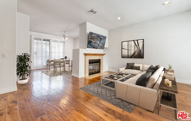 Building Photo - 2333 Oak St