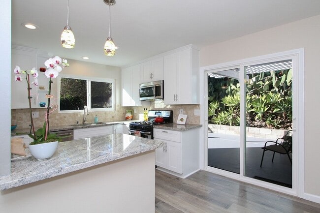 Building Photo - 1643 Peacock Blvd