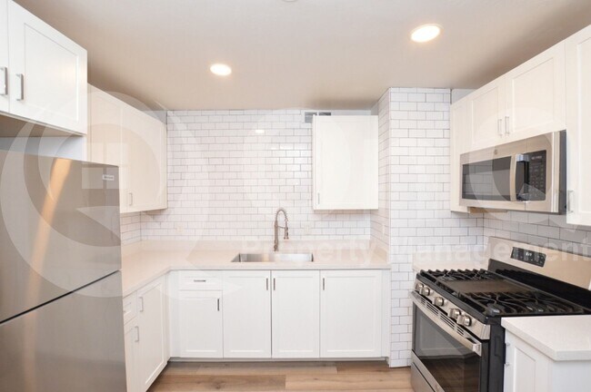 Building Photo - 1202 E Kaler Dr