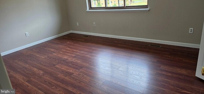 Building Photo - 5870 Chipwood Ct