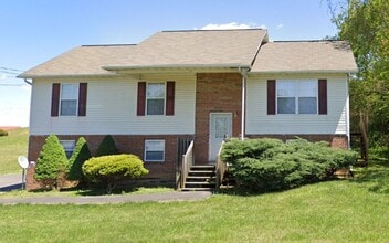 Building Photo - Available 10/01/2025 3 Bedroom 2 bathroom ...