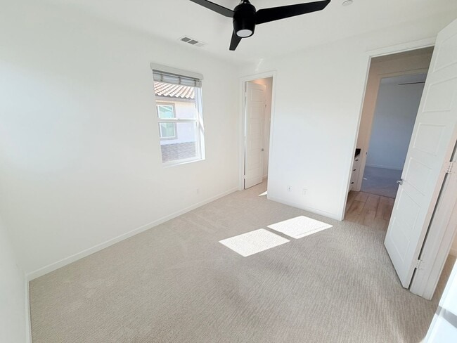 Building Photo - Beautifully upgraded home in the desirable Le Campanile Community