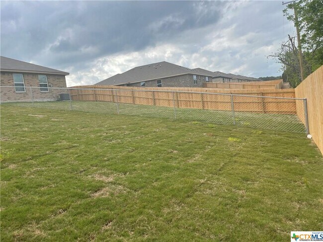 Building Photo - 539 Lost Trl
