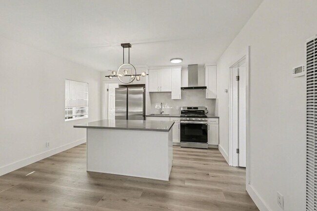 Building Photo - 2340 Rheem Ave