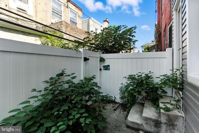 Building Photo - 144 N Dearborn St