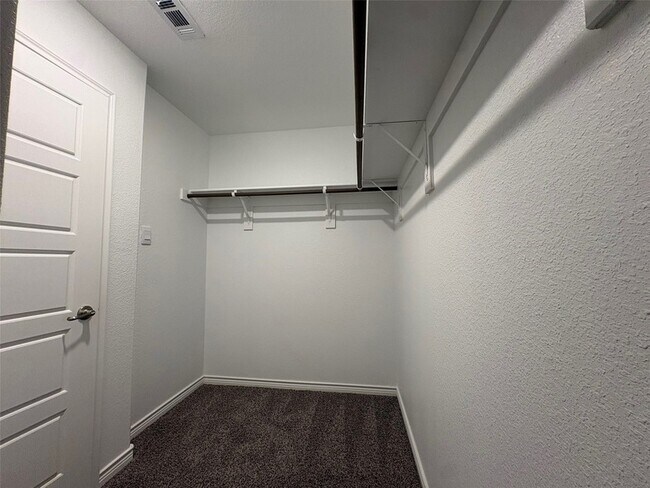 Building Photo - 610 Union Dr
