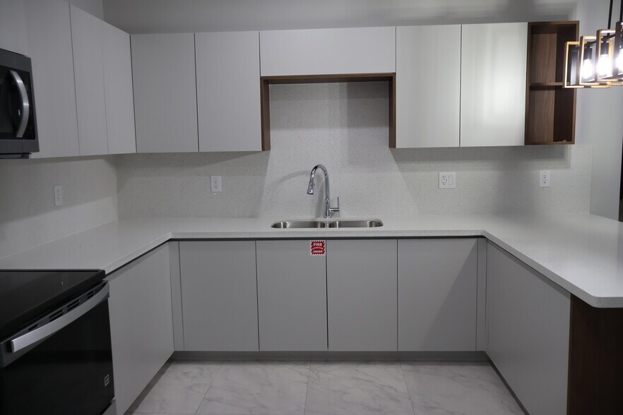 kitchen - 1005 Hidden Hills St