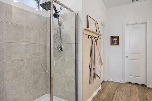 Building Photo - 10016 Thornapple Rd