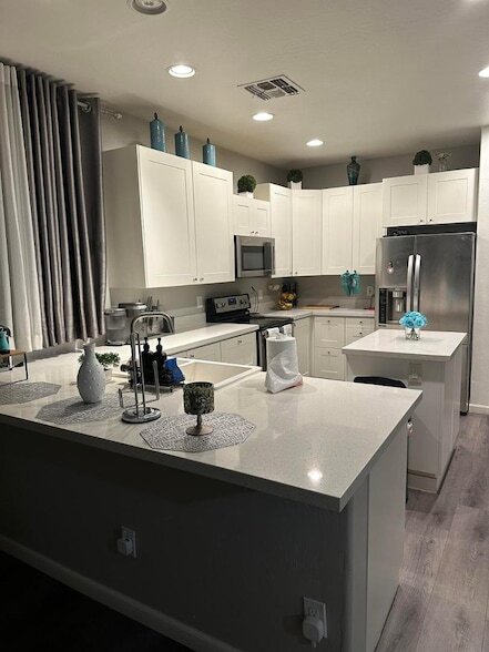 Building Photo - 6424 N Florence Ave