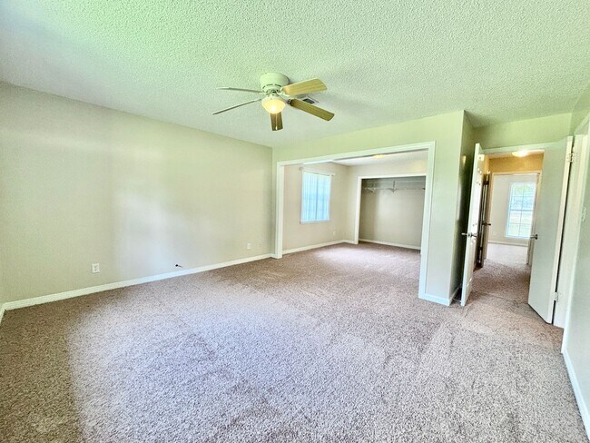 Building Photo - Spacious 3-Bedroom Home