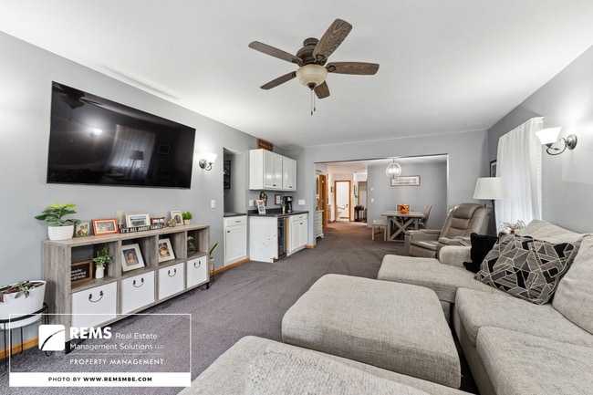 Building Photo - 815 Island Ct