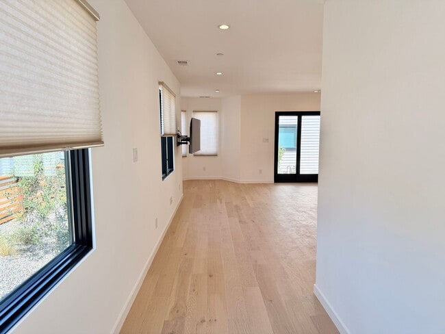 Building Photo - Never-Lived-In Luxury: 1,408 Sq Ft Detached Single-Family Home with Private Office — Downtown Sun...