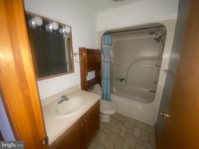 Building Photo - 1312 Clay Ave