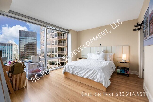 Building Photo - 807 Davis St