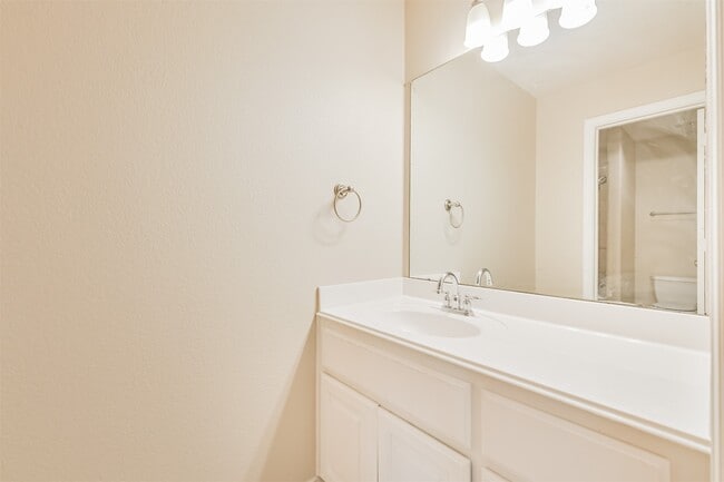 Building Photo - 8902 Lilac Springs