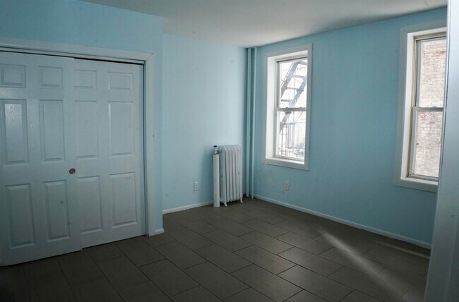 Primary Photo - 201 45th St