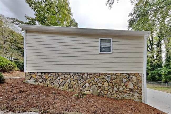Building Photo - 1630 Rex Dr