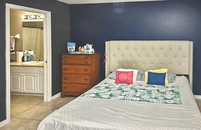 Masterbed/Bath - 4739 22nd St SW